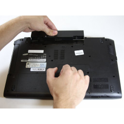 Samsung NP R580 JBB2 Замена аккумулятора